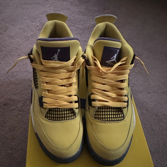 Jordan Retro 4 lighting yellow size 7 youth preowned with original box - Picture 1 of 7